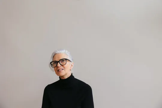 专注查看官方入口信息的用户形象图